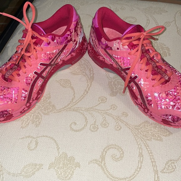 ✨HOST PICK✨ ASICS Guava/Pink Gel-Noosa Sole Supportive Runner Sneakers - Picture 3 of 9